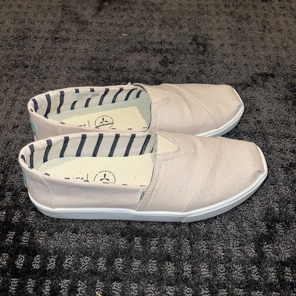 Men’s Toms Slip ons - Picture 4 of 4